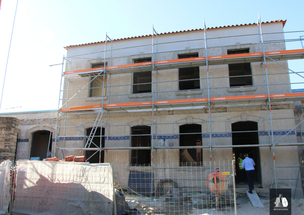Obras de transformaci&oacute;n da antiga Escola Primaria de Guilhadeses na futura residencia de estudantes de Arcos de Valdevez, con capacidade para 27 alumnos do IPVC.