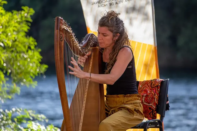 A arpista galega Beatriz Mart&iacute;nez presenta no Noia Harp Fest un proxecto in&eacute;dito de experimentaci&oacute;n sonora xunto &aacute; artista viguesa Acacia Ojea.