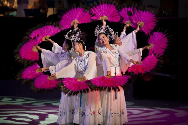 Fundado en 1996, el YiTzy Folk Dance Theatre transforma las tradiciones folcl&oacute;ricas, las ceremonias religiosas y la danza cl&aacute;sica de Taiw&aacute;n en espect&aacute;culos contempor&aacute;neos.