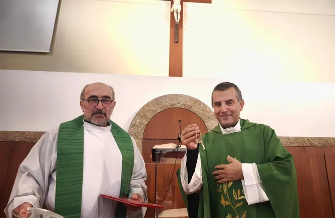 Francisco Javier Alonso Gonz&aacute;lez (izquierda) y Jos&eacute; Alberto Montes Rajoy, nuevos responsables de la atenci&oacute;n pastoral de Santo Tom&eacute; de Freixeiro, en Vigo.