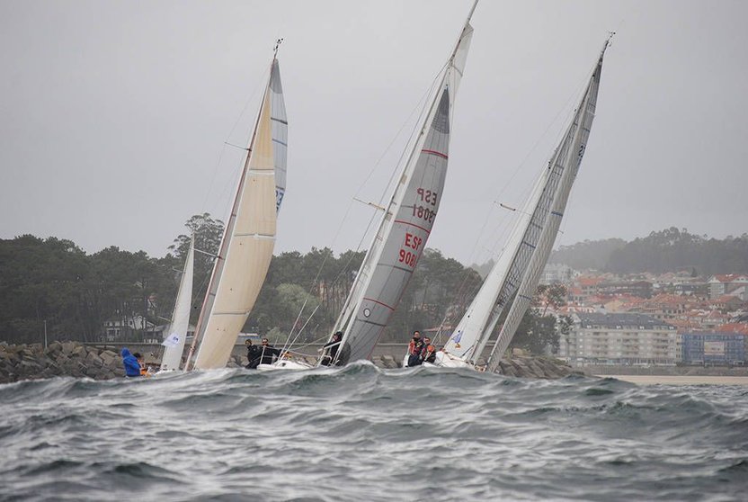 Las condiciones de viento, con fuertes rachas y mucha ola, han sido protagonistas en esta tercera etapa del circuito. © DESMARQUE.