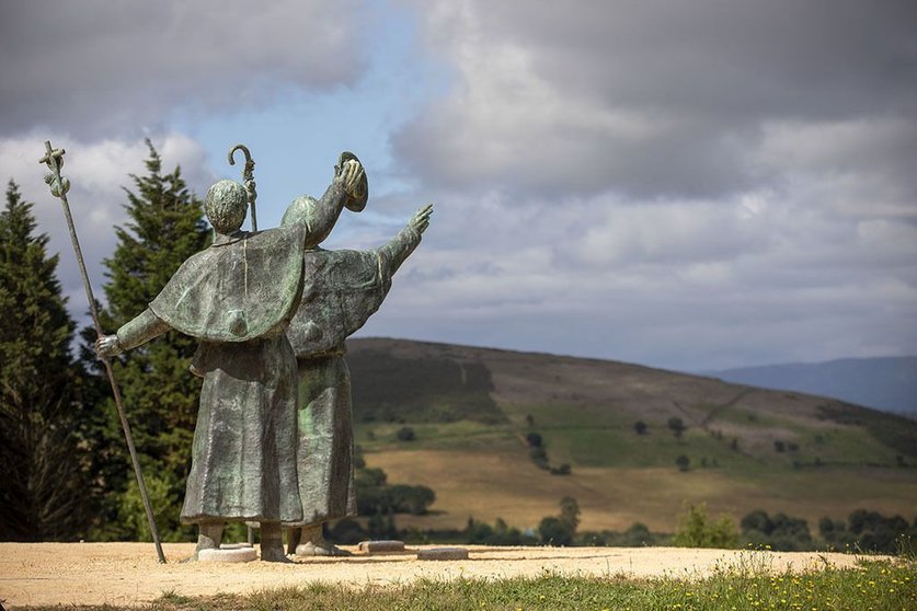 Estatuas homenaje al peregrino en o Monte do Gozo.