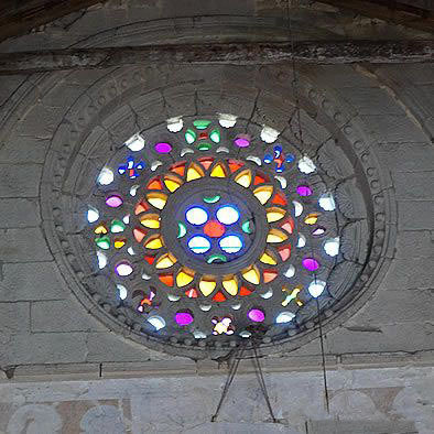 La alfombra reproducirá la vidriera del rosetón del  conjunto Histórico-Artístico de Santa Marina de Augas Santas.