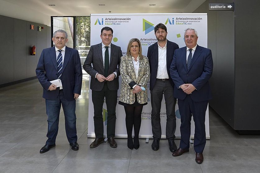 Arteixo. A Coruña
O conselleiro de Cultura, Educación e Universidade en funcións, Román Rodríguez, inaugura o V Encontro de experiencias EducaTIC 2022.