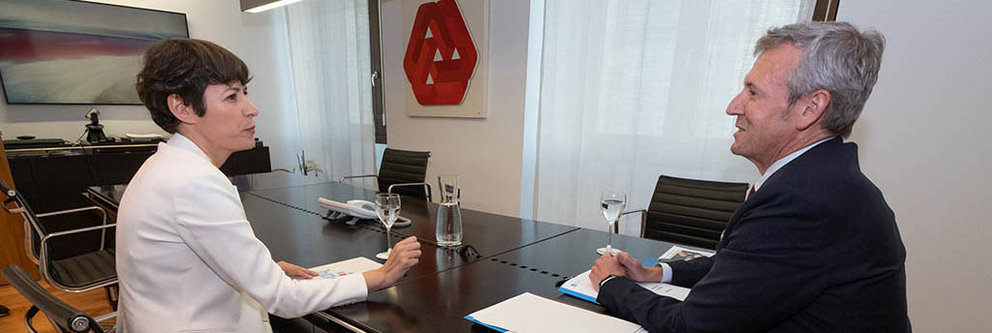 El titular del Gobierno gallego, Alfonso Rueda, se reúne con la portavoz nacional del BNG, Ana Pontón.