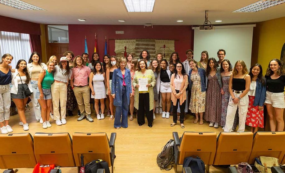 A directora de Turismo de Galicia, Nava Castro, asistiu á clausura dos Cursos Internacionais da Facultade de Dereito.