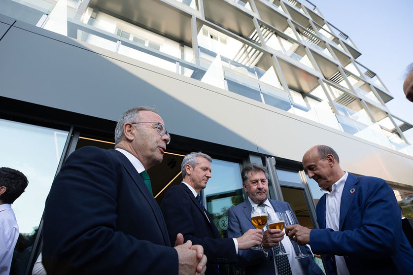 El presidente de la Xunta asistió al acto de reinauguración del Hotel Peregrino luego del final de los trabajos de reforma integral de las instalaciones.