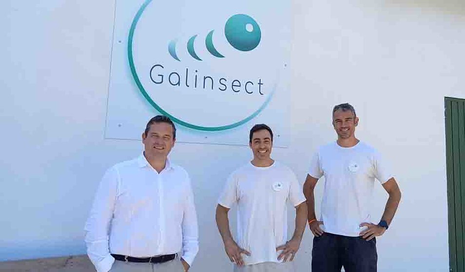 O director da Axencia Galega da Calidade Alimentaria visitou a sede da empresa Galinsect, promotora deste proxecto.