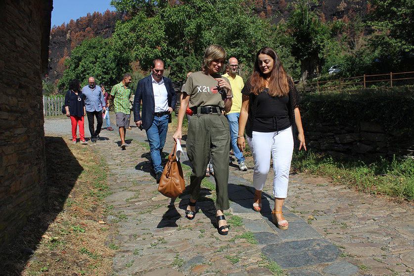 La directora de Turismo de Galicia, Nava Castro, participó hoy en una reunión en la que se presentaron varias líneas de trabajo para apoyar al tejido socioeconómico de ambas zonas.