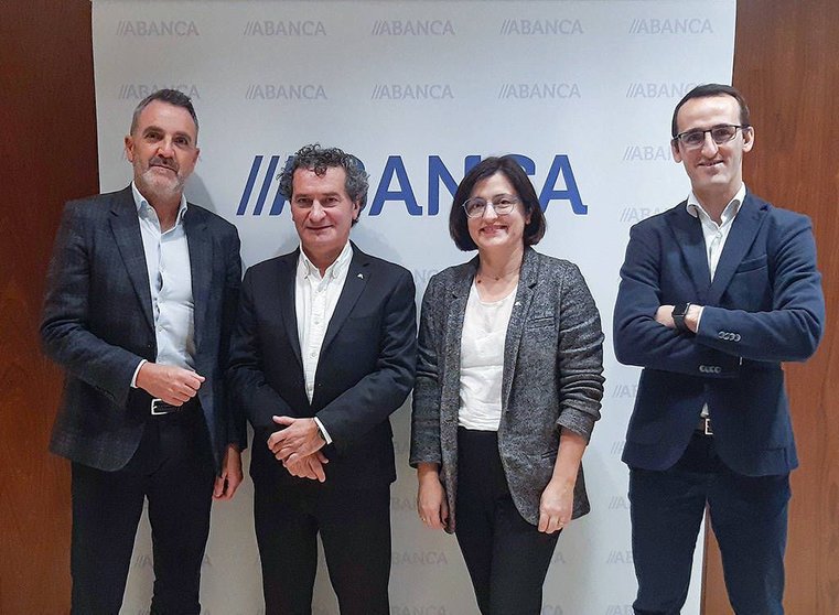 De esquerda a dereita, o director xeral de Lanzadera, Javier Jiménez; o director de Innovación de ABANCA, Eduardo Aldao; a xerente de ABANCA Innova, Rosa Seoane, e o responsable de Lanzadera Corporate, Ismael Valero.