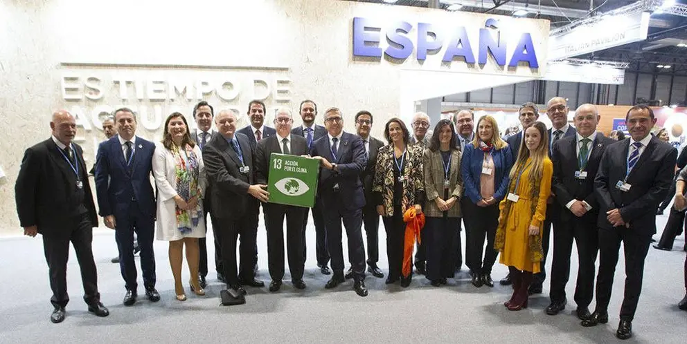 Foto de familia das entidades financeiras que subscribiron o compromiso colectivo.