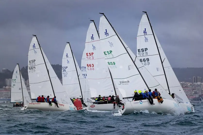La flota con Vigo al fondo Vigo.&copy;Sailingshots by Mar&iacute;a Mui&ntilde;a Photography