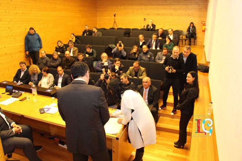 El alcalde de Esposende, Benjamim Pereira, siguió la firma del convenio con las 23 asociaciones público-privadas. 