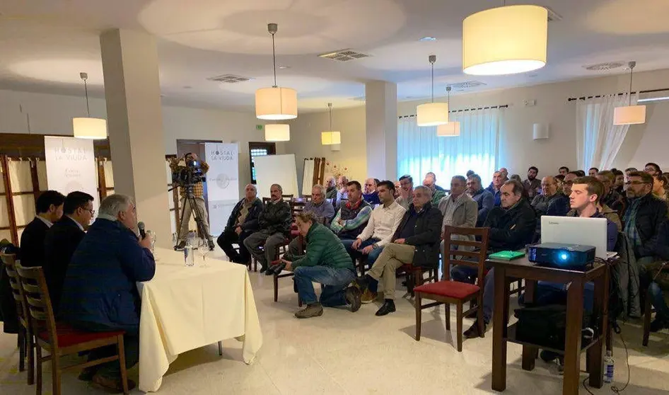 El conselleiro del Medio Rural explicó en A Pobra de Trives el contenido y alcance de la futura norma, que iniciará en breve su tramitación.