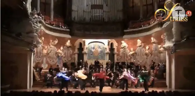 La Strauss Festival Orchestra y la compañía Strauss Festival Ballet Ensemble.