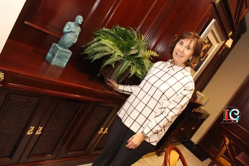 La escritora Isabel Coma, tras la entrevista con DL-G en el Círculo de Empresarios de Galicia. ROBERTO LEDO.