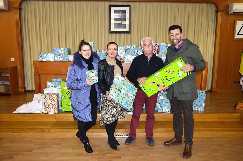 Un total de 56 cativos de familias usuarias dos Servizos Sociais municipais farán realidade o seus soños navideños mañá grazas á colaboración de AEMOS e o 'Club Mos Racing Sport'.