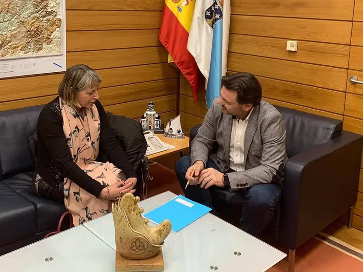 Miranda agradece ao Lar Gallego de Pamplona o seu traballo a prol da lingua e da cultura galega.