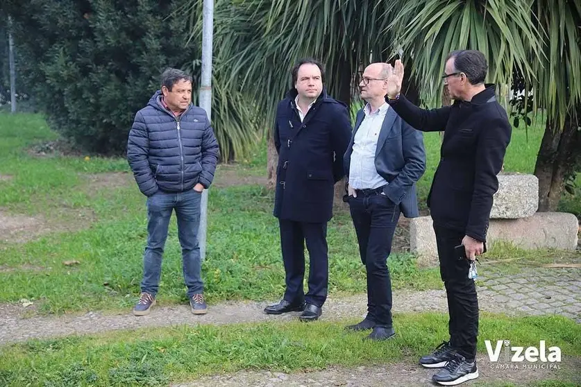 El Presidente del ayuntamiento de Vizela, Victor Hugo Salgado, acompañado por el edil de Obras Municipales, Joaquim Meireles.