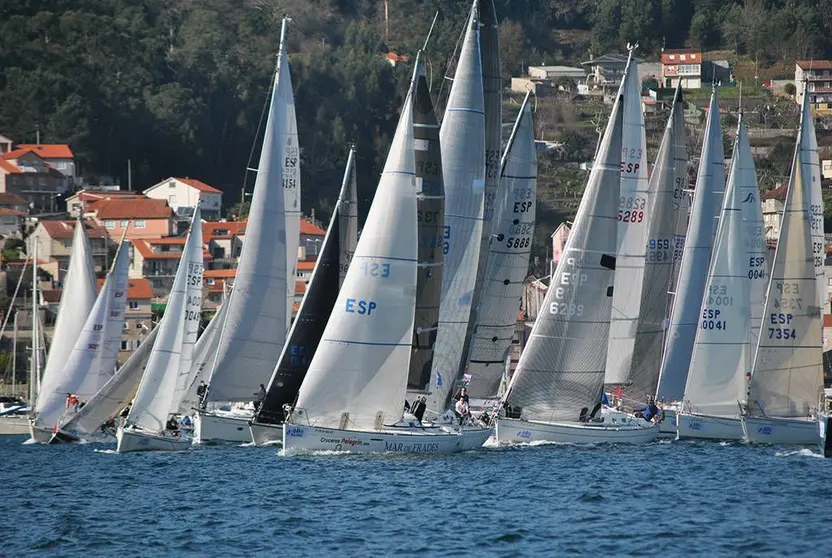 Salida de la 6ª Regata Interclubes Ría de Pontevedra.