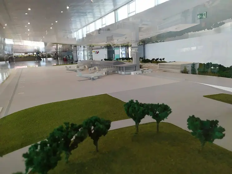 Maqueta del aeropuerto de Santiago, en el propio aeródromo. 