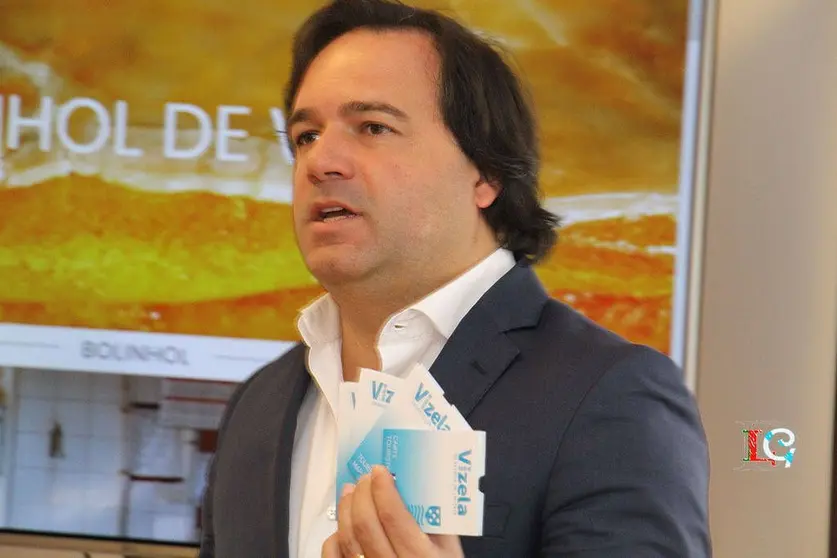 Victor Hugo Salgado, alcalde vizelense, presentó el nuevo mapa turístico ahora es más moderno, funcional y atractivo, se presenta en cuatro idiomas (portugués, español, inglés y francés) y estará disponible en la oficina de turismo.