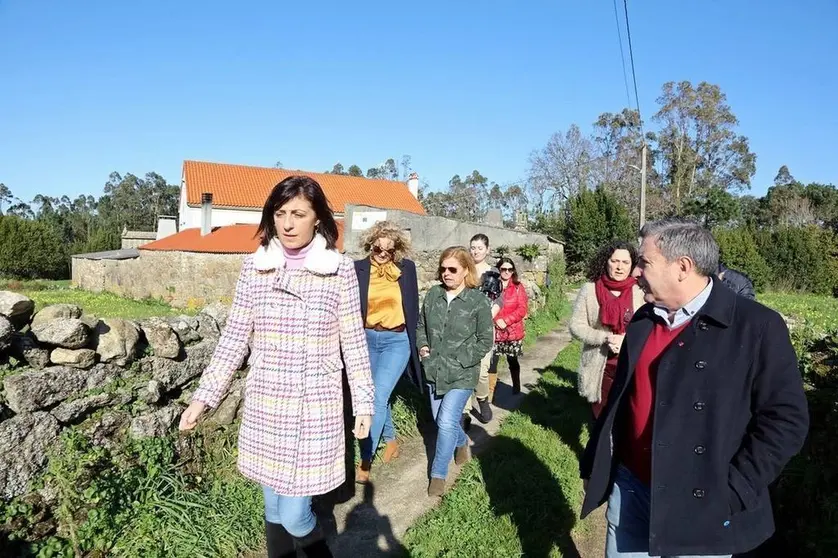 Ángeles Vázquez visitou esta mañá unhas actuacións realizadas en Casalnovo, no Parque Natural de Corrubedo, que obtiveron un axuda en convocatorias anteriores.