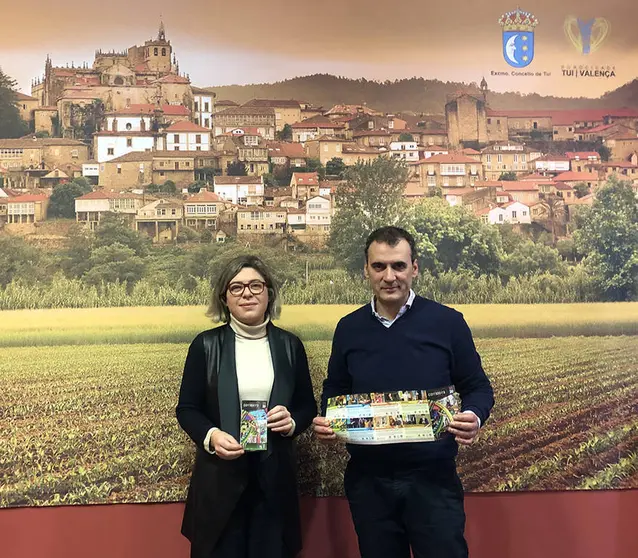 A presentación correu a cargo do alcalde de Tui, Enrique Cabaleiro, e da concelleira de Ensino e Cultura, Sonsoles Vicente. 