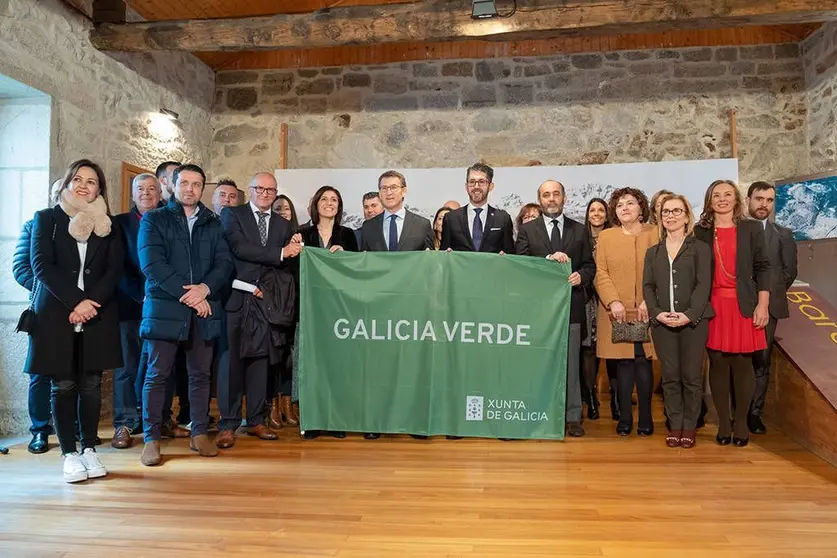 Estas bandeiras verdes concederanse anualmente a aqueles municipios que cumpran con criterios relacionados coa protección da paisaxe, o cambio climático e eficiencia enerxética, a mobilidade sustentable, a xestión responsable dos residuos e accións de educación e sensibilización ambiental.
