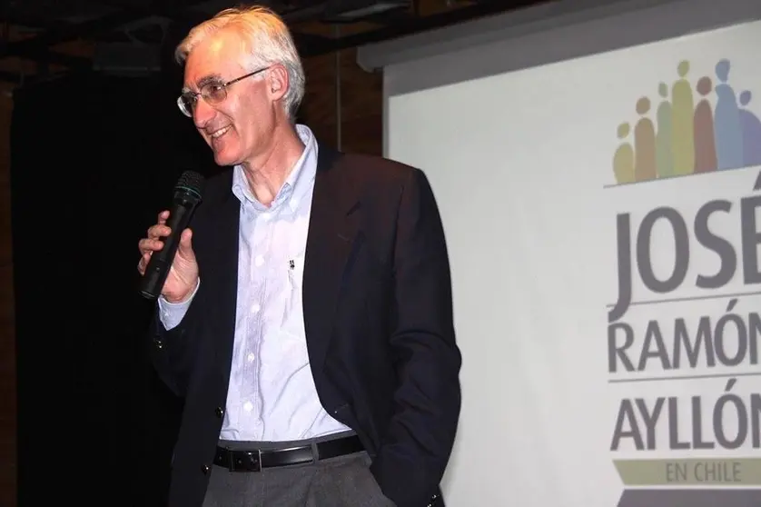 José Ramón Ayllón, en Chile. 