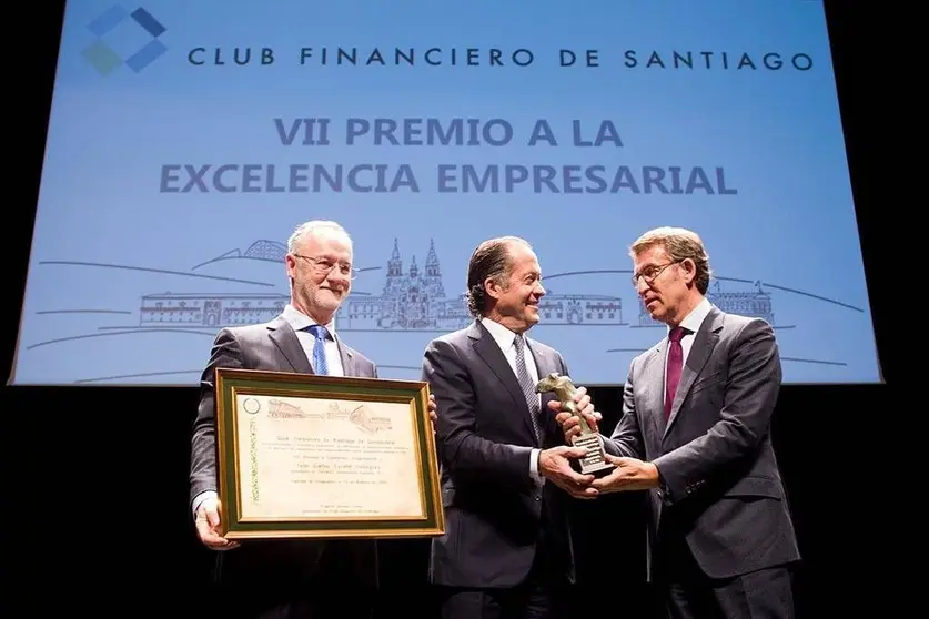 O titular da Xunta presidiu a entrega do VII Premio á excelencia empresarial do Club Financeiro de Santiago.