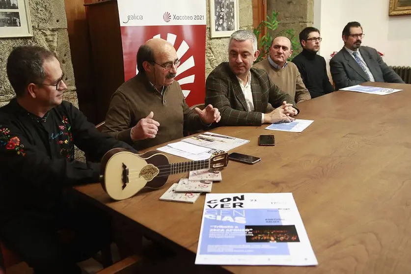 Colaboran a Xunta de Galicia, desde o Centro de Estudos Galegos da Universidade do Minho, a formación bracarense Canto D'Aqui, os concellos de Santiago, Padrón e Ponteareas e a Fundación Rosalía de Castro.