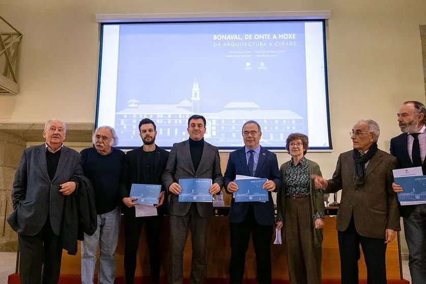 Presentouse o libro ‘Bonaval, de onte a hoxe’, froito do traballo de catro acreditados especialistas como son Celestino García Braña, Xerardo Estévez, María Xosé Fernández Cerviño e Adrián Alonso Lorenzo.