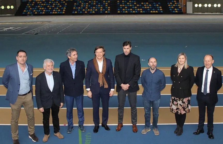 Cien años después del nacimiento del primer hombre que llevó al atletismo gallego a la cúspide olímpica, Manuel Molezún, Galicia acogerá por primera vez un campeonato de España absoluto en pista cubierta donde se darán cita unos 500 deportistas que representan el más alto nivel del atletismo nacional.