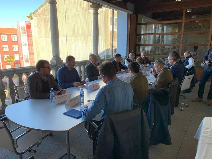 El conselleiro del Medio Rural se reunió con la comisión permanente del consejo regulador de la DO Rías Baixas para abordar diversas cuestiones de interés para el sector vitivinícola.