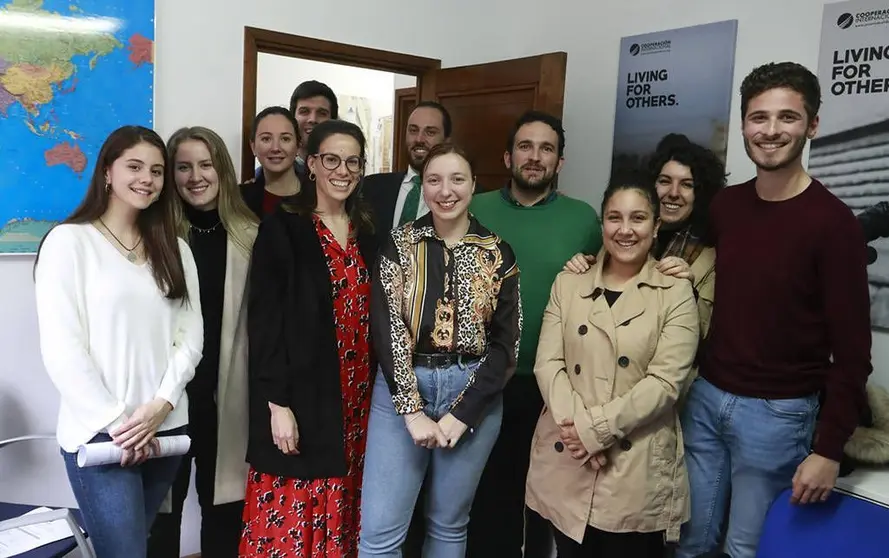 La directora general de Juventud, Participación y Voluntariado, Cristina Pichel, visitó esta tarde la sede compostelana de esta entidad.