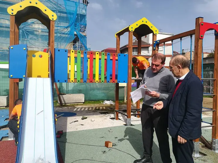 Represas nun destes parques infantís. 