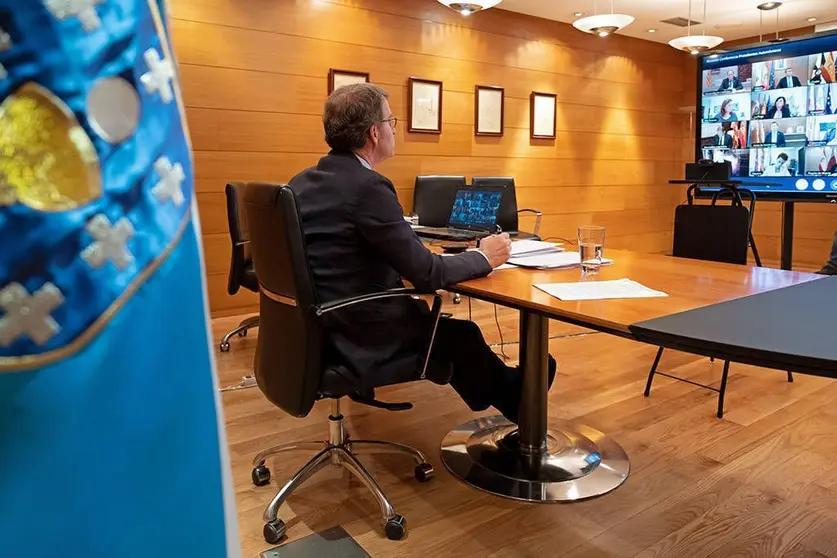 El titular del Gobierno gallego mantuvo hoy una videoconferencia con el presidente del Gobierno central y con el resto de los presidentes autonómicos.