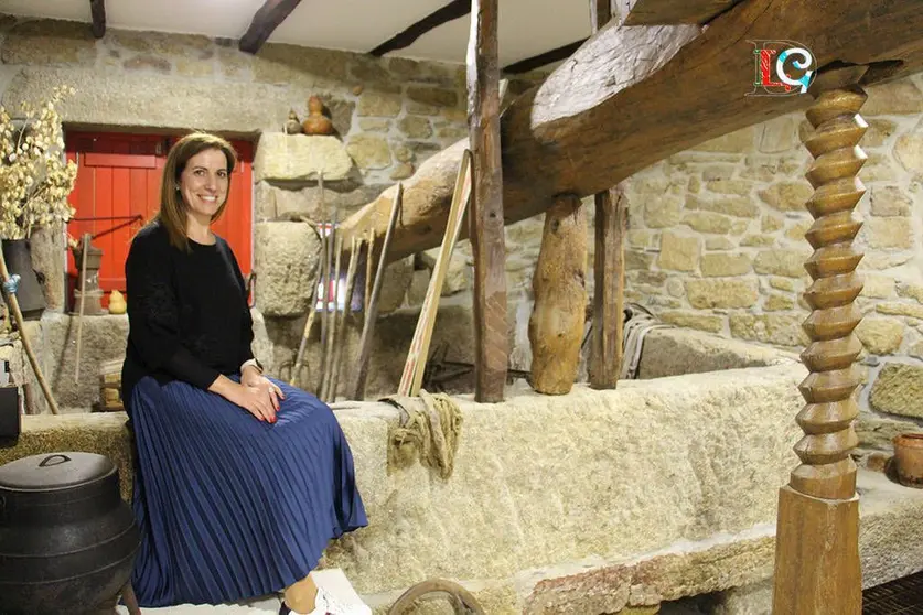 María João Gouveia al lado del lagar tradicional de Casa das Sécias. 