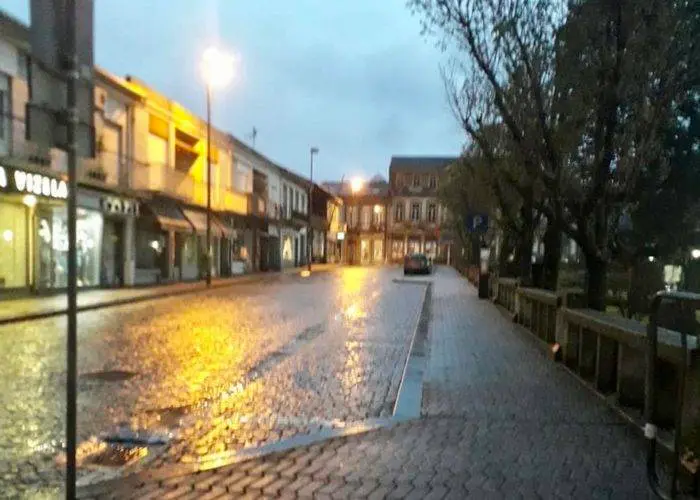 Un aspecto de una calle de Vizela durante el confinamiento. 