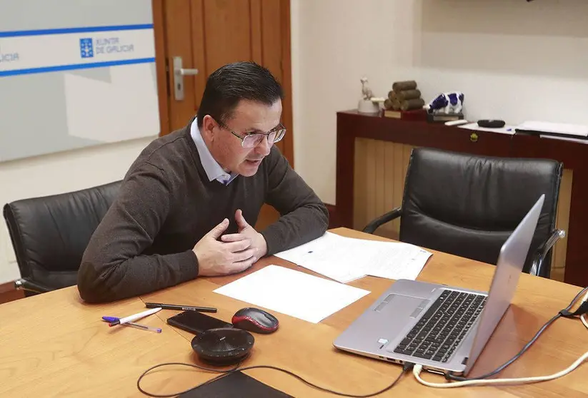 El titular de Medio Rural mantuvo una videoconferencia con presidentes de las DO vinícolas gallegas y de la IXP de las aguardientes y licores tradicionales de Galicia.
