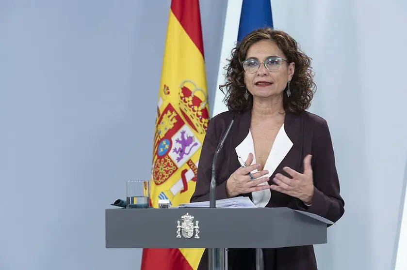 La ministra de Hacienda y portavoz del Gobierno, María Jesús Montero, durante su intervención en la rueda de prensa posterior al Consejo de Ministros. Pool Moncloa/Borja Puig de la Bellacasa