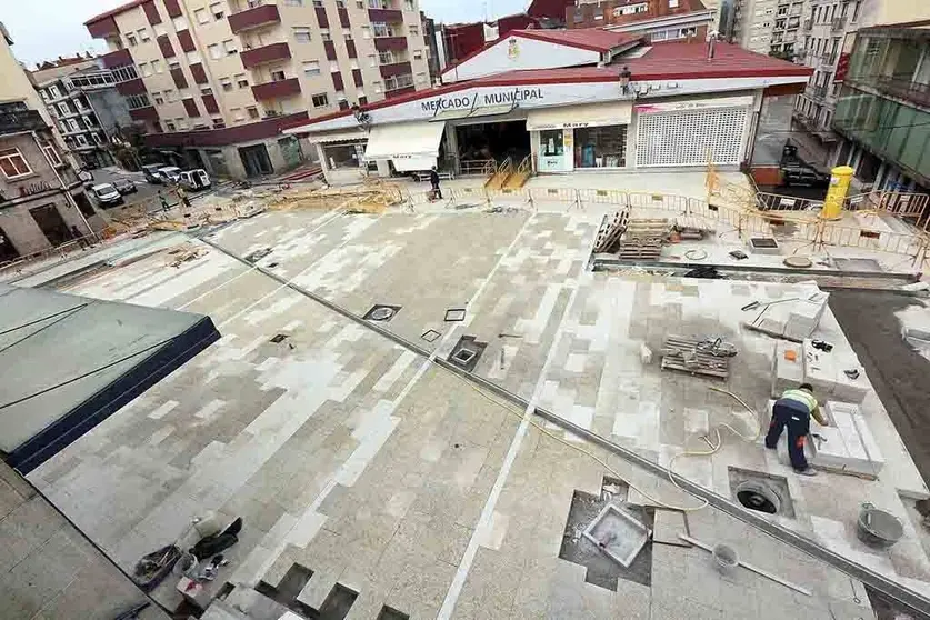 As obras de humanización entre o auditorio 
e a praza de abastos.
