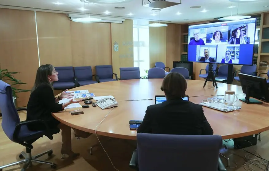Ethel Vázquez analizó este martes con el presidente de la Federación Gallega de la Construcción, Diego Vázquez Reino, y representantes de las asociaciones provinciales la evolución de las obras públicas y las medidas de prevención de la salud adoptadas con motivo del COVID-19