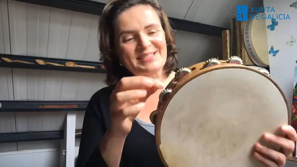 A primeira sesi&oacute;n formativa do seminario de canto e pandeireta, impartido por Leni P&eacute;rez, xa pode consultarse na p&aacute;xina web e as redes sociais da Secretar&iacute;a Xeral da Emigraci&oacute;n, as&iacute; como todo a informaci&oacute;n relativa a esta proposta.