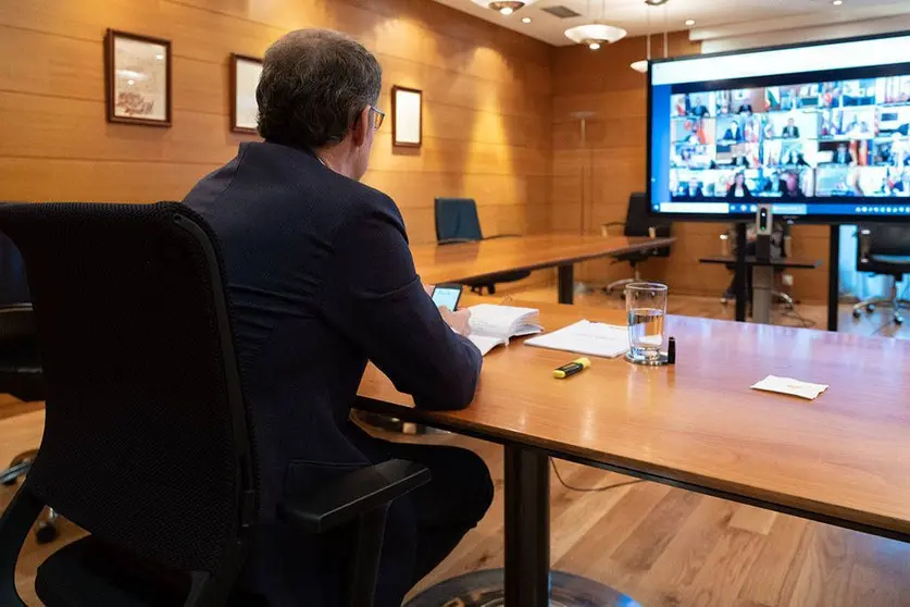 El titular del Gobierno gallego mantuvo hoy una videoconferencia con el presidente del Gobierno central y los otros presidentes auton&oacute;micos.