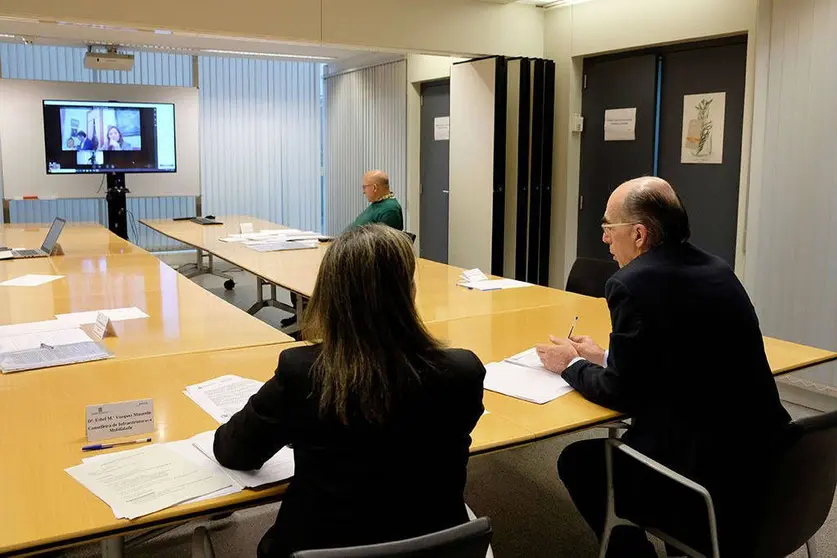 La conselleira de Infraestructuras y Movilidad, Ethel Vázquez, y el conselleiro de Sanidad, Jesús Vázquez Almuíña, mantuvieron hoy un encuentro con la alcaldesa, Inés Rey, para avanzar en la ampliación del CHUAC.