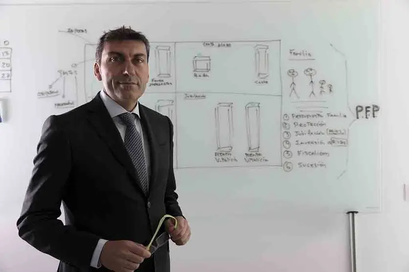 Dositeo Amoedo, presidente de la Asociación de Educadores y Planificadores Financieros. FOTO CORTESÍA DE LA AEPF. 