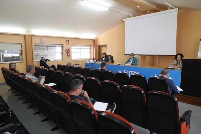 Las propuestas que surgieron de este encuentro para el presente y para el futuro serán expuestas por las federaciones de cofradías y asociaciones de bateeiros a sus socios para su aprobación. ARCHIVO. 