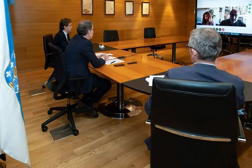 El presidente de la Xunta, Alberto Núñez Feijóo, y el vicepresidente de la Xunta, Alfonso Rueda, se reunieron por videoconferencia con el presidente de la Comisión de Coordinación y Desarrollo Regional del Norte de Portugal (CCDR-N), Fernando Freire de Sousa.